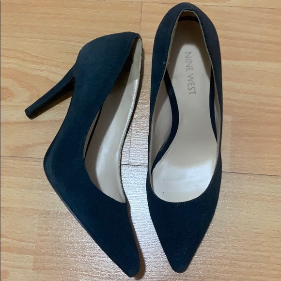 Nine West Small Dotted Blue Heels - Picture 3 of 3